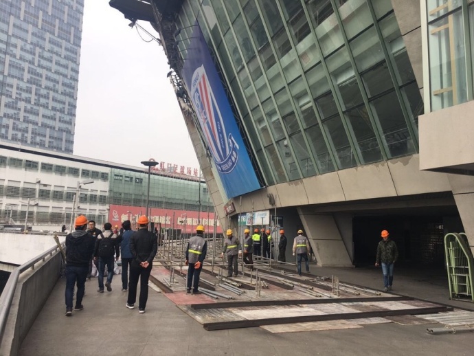 在此次片方曝光的地图版海报中，风景秀丽的清源村、繁华富丽的凤凰城、山水险恶的兽王谷、诡秘莫测的迷踪林、暗藏杀机的南郊沙漠等;征途游戏中的经典地貌，首次得以全景呈现